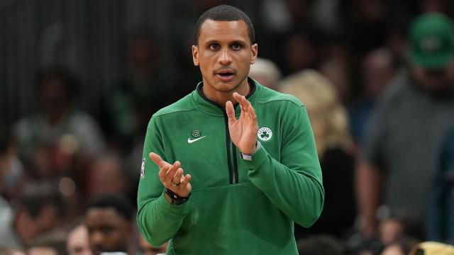 1673393888442028392.jpg joe-mazzulla-claps.jpg