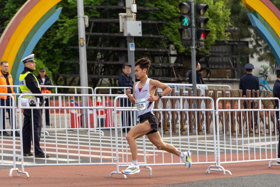 hth-历史性认证!中国男子中长跑第一人,是他!